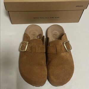 Like New!! Yokono Tan Suede Clog with Buckle
